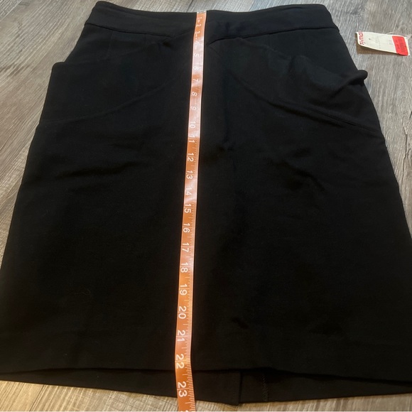 NWT BCBG Maxazria Black Pencil Skirt Rayon Nylon Spandex Blend Pockets Sz 10 New - Picture 6 of 7
